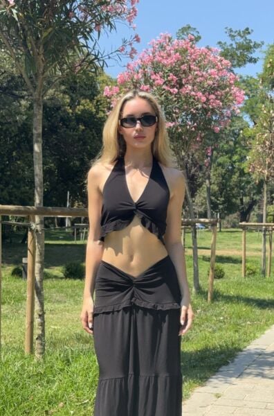 Boyundan Bağlamalı Fırfırlı Siyah Crop