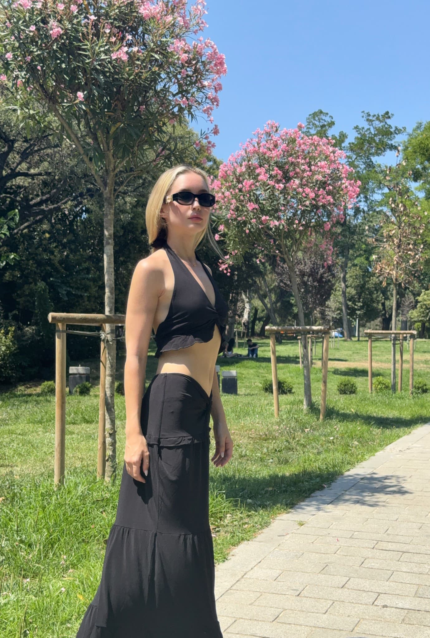 Büzgü Detay Asimetrik Etek Siyah