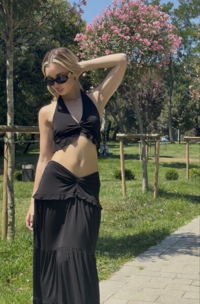 Büzgü Detay Asimetrik Etek Siyah