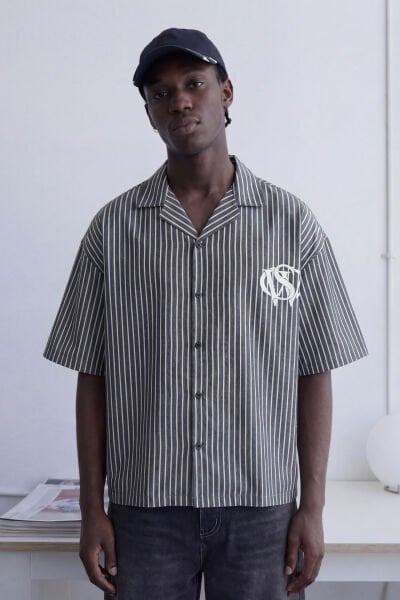 Baskı Detaylı Çizgili Kısa Kol Gömlek - Siyah